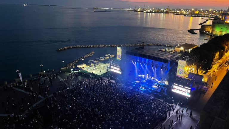 Vieni a suonare in Puglia // un progetto di Rockit